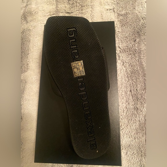 BRAND NEW- received as gift and they are wrong size - Picture 4 of 7